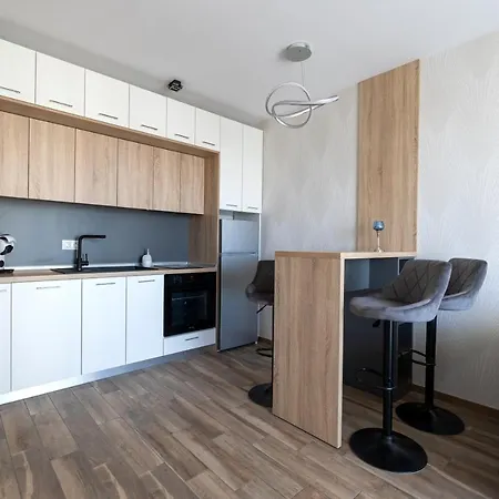 Helena B سينتس قسطنطين وهيلينا